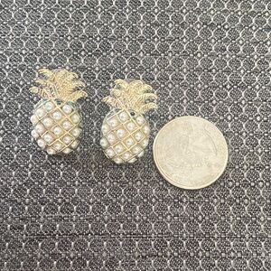 ⭐️4/$20⭐️ Silver and Pearl Pineapple Earrings